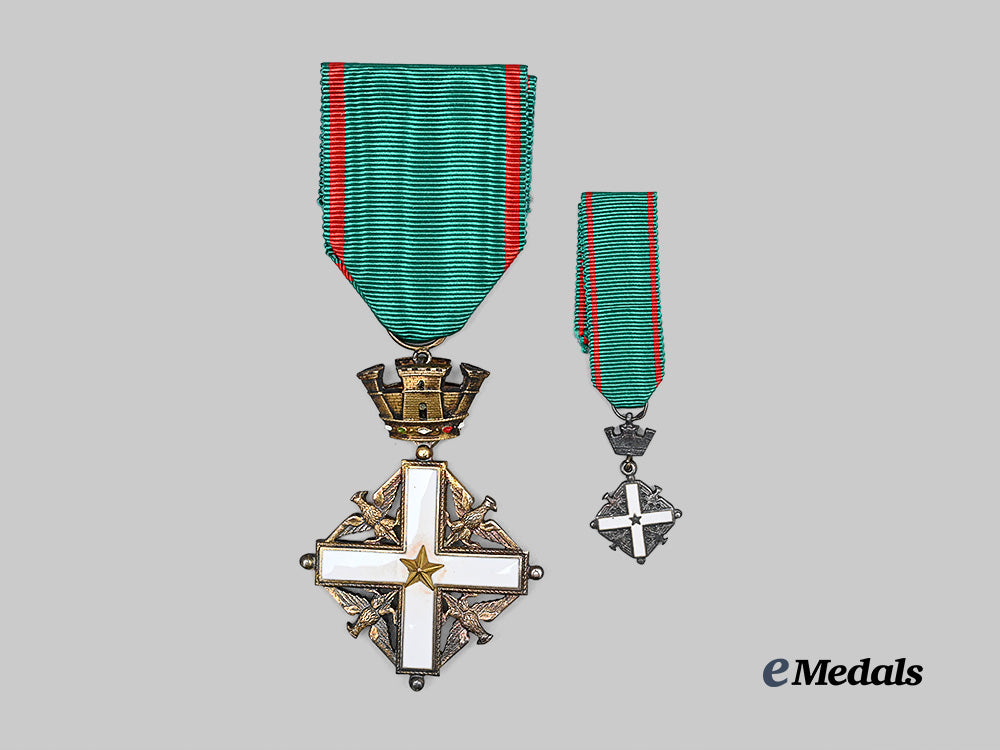 italy,_republic._an_order_of_the_republic_of_italy,_knight_in_case_e_medals__m0625-163_6