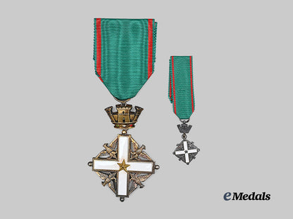 italy,_republic._an_order_of_the_republic_of_italy,_knight_in_case_e_medals__m0625-163_6