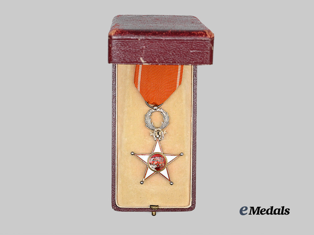 morocco._an_order_of_ouissam_alaouite,_v_class_knight,_in_case_e_medals__m0625-164_3