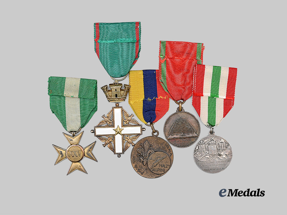 italy,_kingdom;_republic._a_lot_of_five_italian_decorations_e_medals__m0625-174_7