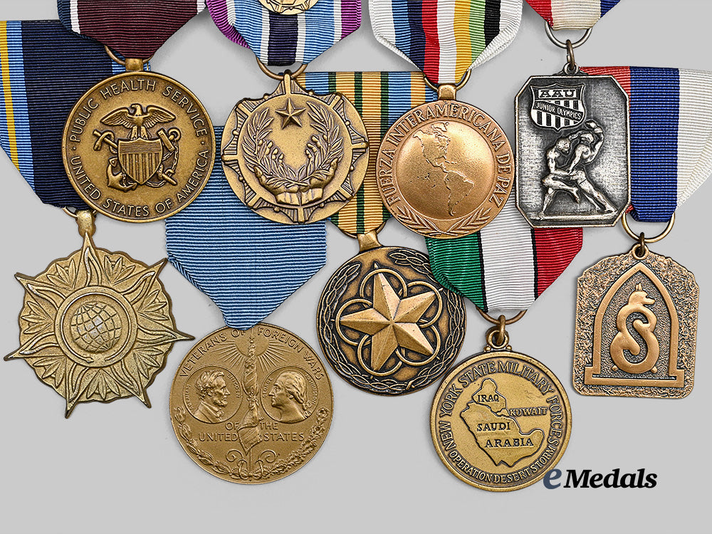 united_states._a_lot_of_nine_american_service_medals_e_medals__m0625-176_3