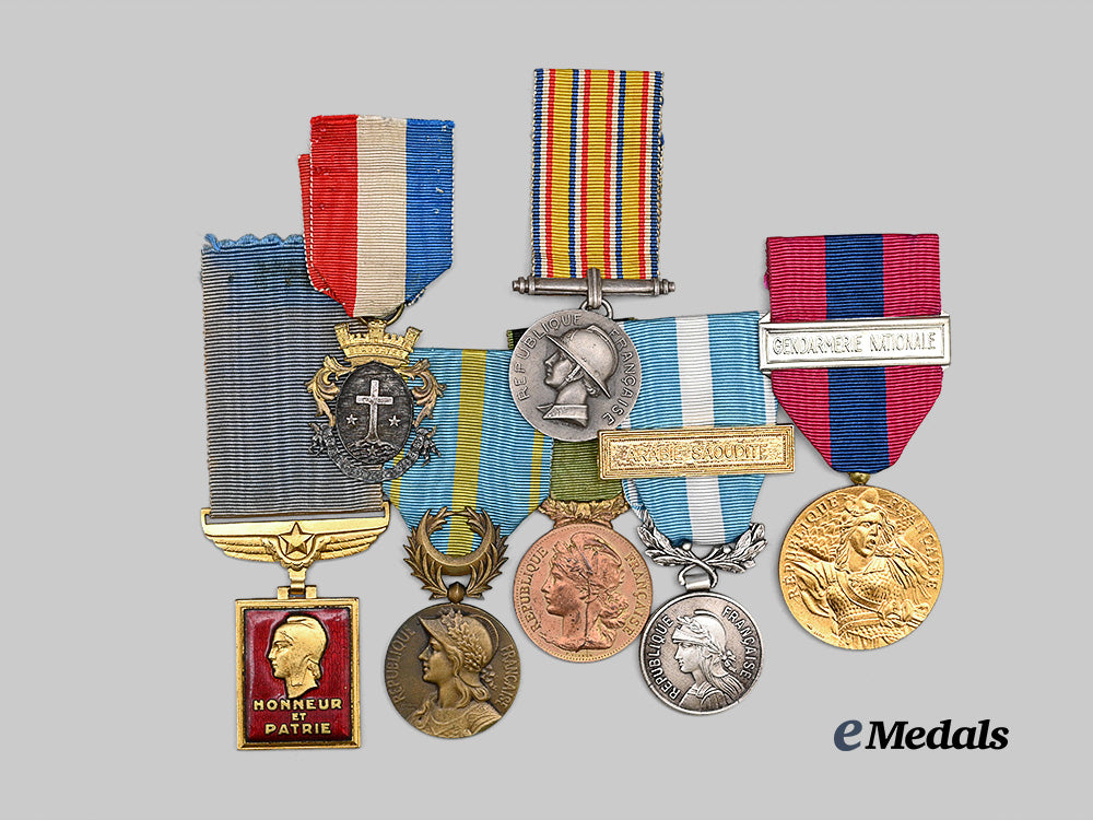 france,_republic._a_lot_of_seven_french_decorations_e_medals__m0625-179_2