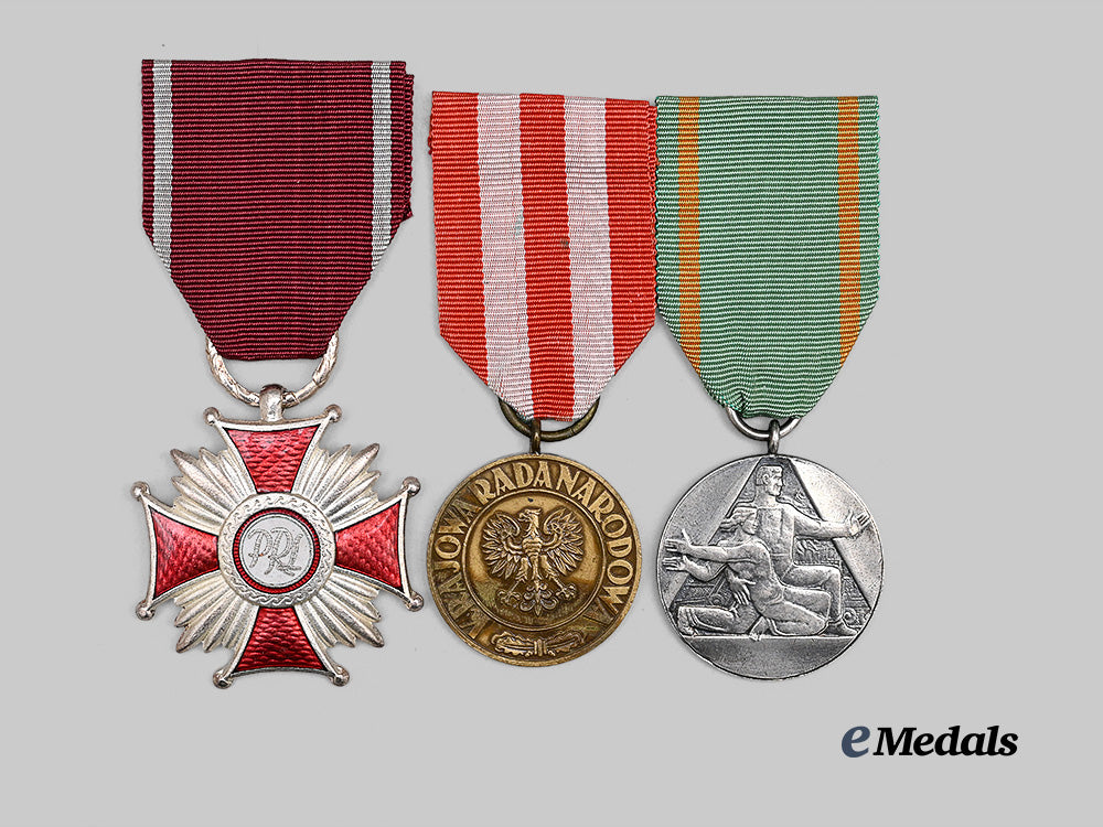 poland._a_lot_of_three_second_war_medals_e_medals__m0625-184_2