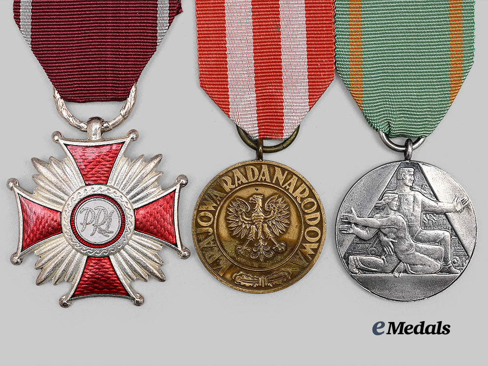 poland._a_lot_of_three_second_war_medals_e_medals__m0625-184_3