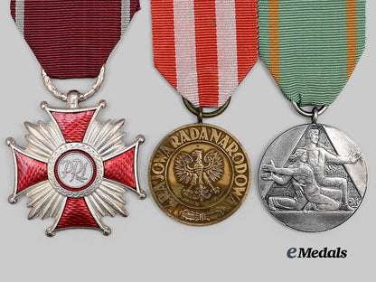 poland._a_lot_of_three_second_war_medals_e_medals__m0625-184_3
