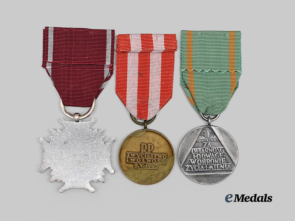 poland._a_lot_of_three_second_war_medals_e_medals__m0625-184_4