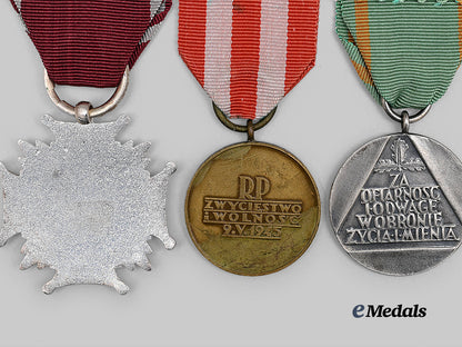 poland._a_lot_of_three_second_war_medals_e_medals__m0625-184_5