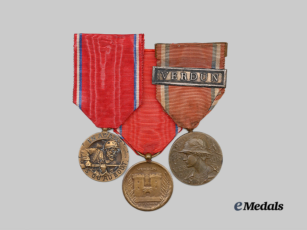 france._a_lot_of_three_verdun_medals_e_medals__m0625-196_2