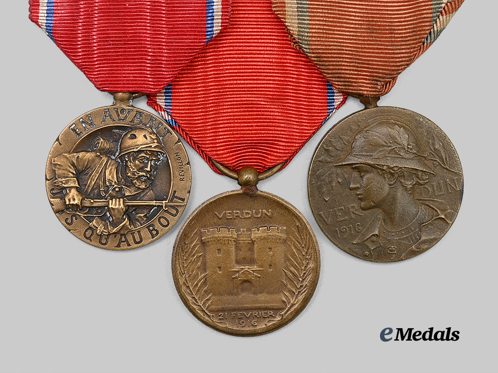 france._a_lot_of_three_verdun_medals_e_medals__m0625-196_3