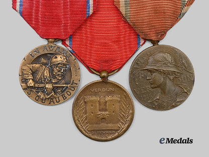france._a_lot_of_three_verdun_medals_e_medals__m0625-196_3