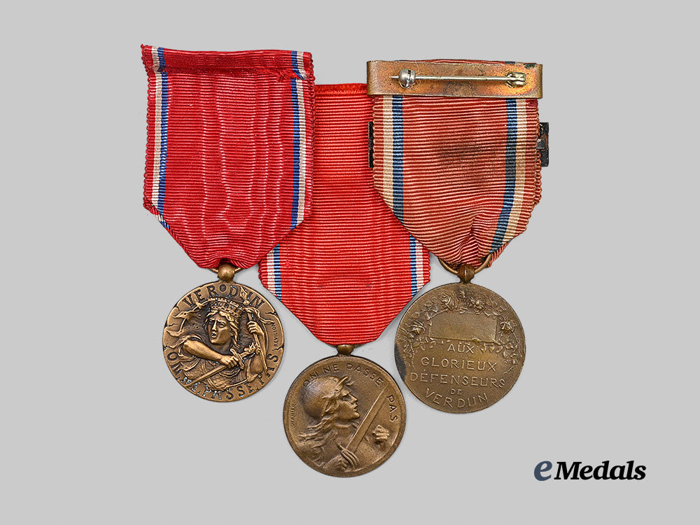 france._a_lot_of_three_verdun_medals_e_medals__m0625-196_4