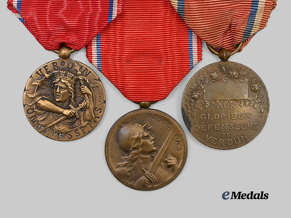 france._a_lot_of_three_verdun_medals_e_medals__m0625-196_5