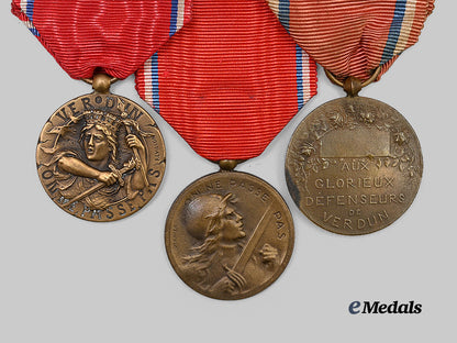 france._a_lot_of_three_verdun_medals_e_medals__m0625-196_5