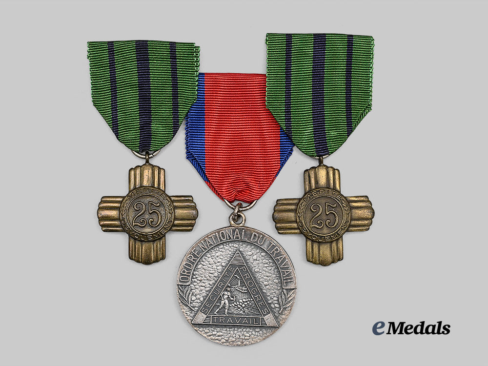 haiti,_republic._a_lot_of_three_republican_orders,_c.1950_e_medals__m0625-205_2
