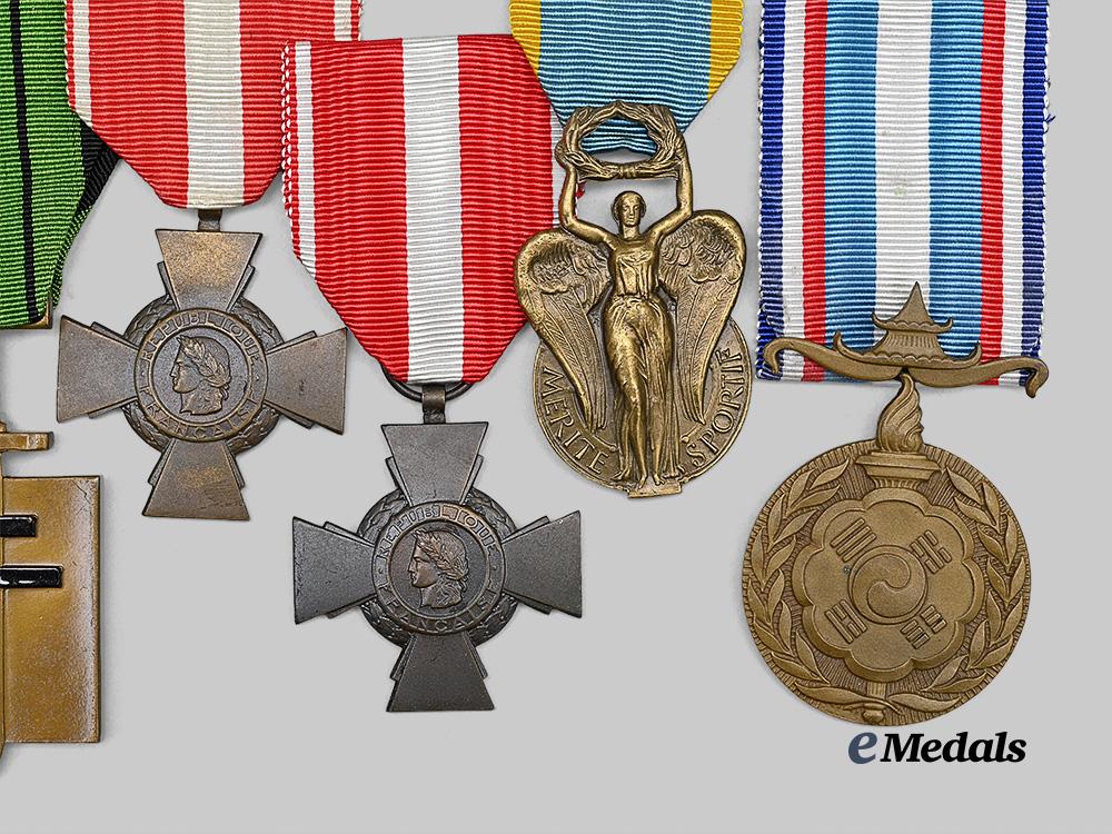 france,_republic._a_lot_of_three_second_war_decorations_e_medals__m0625-211_4