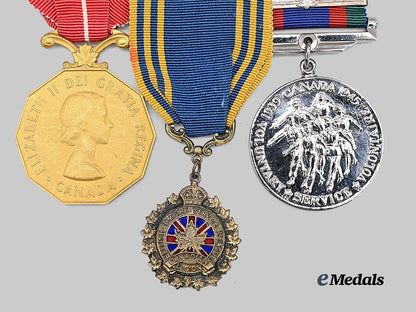 canada,_commonwealth._a_lot_of_three_canadian_decorations_e_medals__m0625-222_3