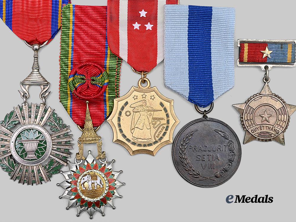 international._a_lot_of_asian_decorations_e_medals__m0625-224_3