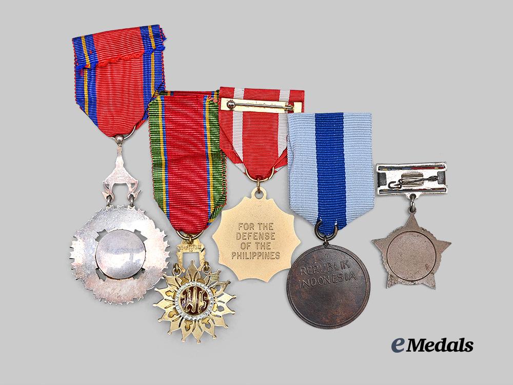 international._a_lot_of_asian_decorations_e_medals__m0625-224_4