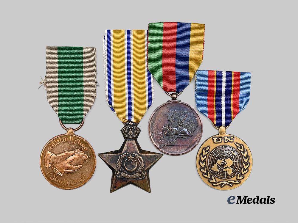 international._a_lot_of_service_and_peace_medals_e_medals__m0625-228_2