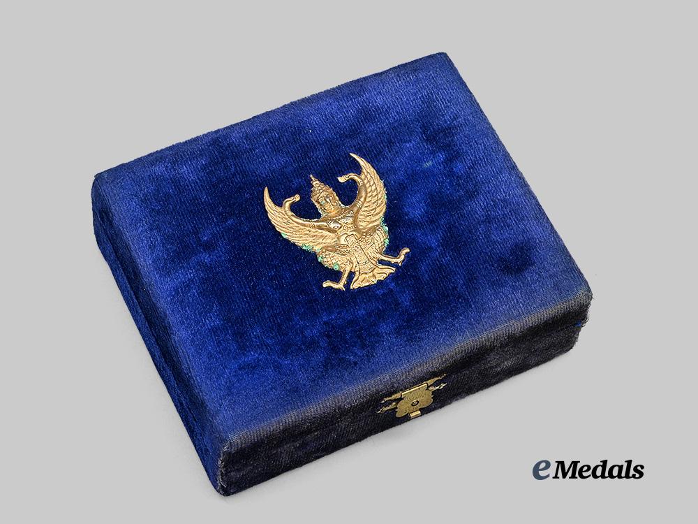 thailand,_kingdom._an_order_of_the_crown,_grand_commander_for_dames,_in_case_e_medals__m0625-232_2