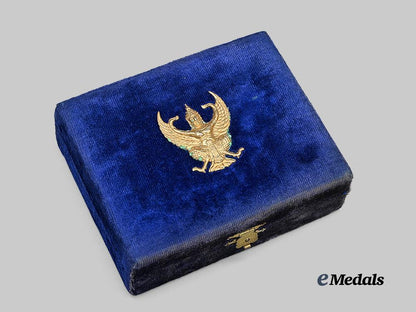 thailand,_kingdom._an_order_of_the_crown,_grand_commander_for_dames,_in_case_e_medals__m0625-232_2