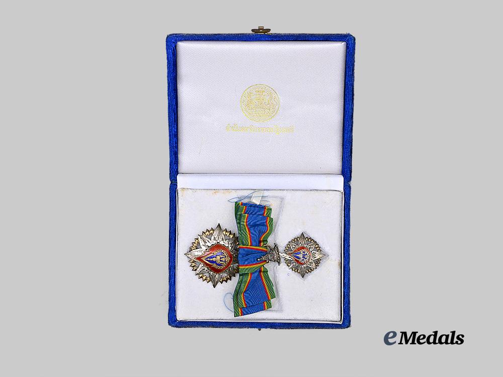 thailand,_kingdom._an_order_of_the_crown,_grand_commander_for_dames,_in_case_e_medals__m0625-232_3