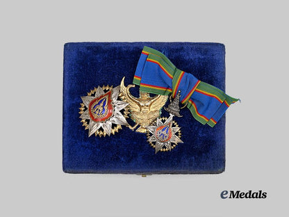 thailand,_kingdom._an_order_of_the_crown,_grand_commander_for_dames,_in_case_e_medals__m0625-232_4