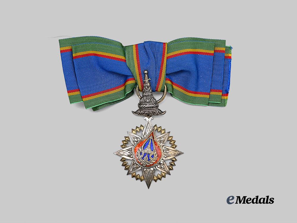 thailand,_kingdom._an_order_of_the_crown,_grand_commander_for_dames,_in_case_e_medals__m0625-232_6