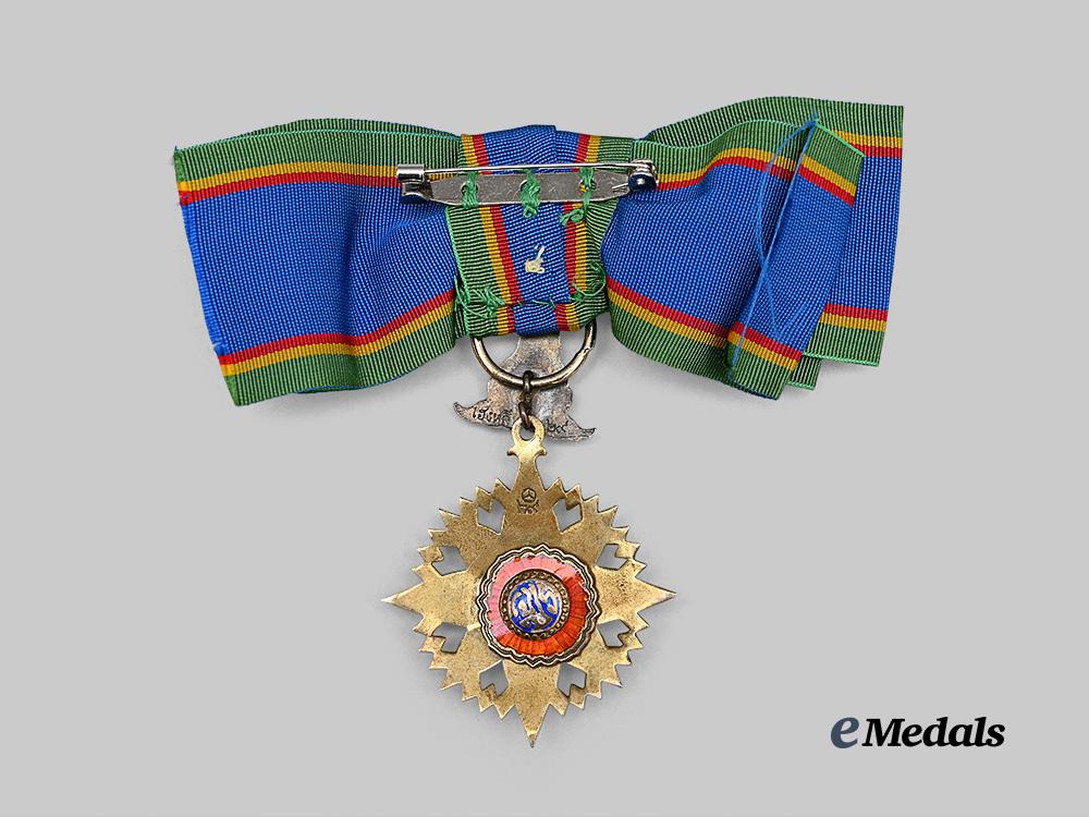 thailand,_kingdom._an_order_of_the_crown,_grand_commander_for_dames,_in_case_e_medals__m0625-232_8