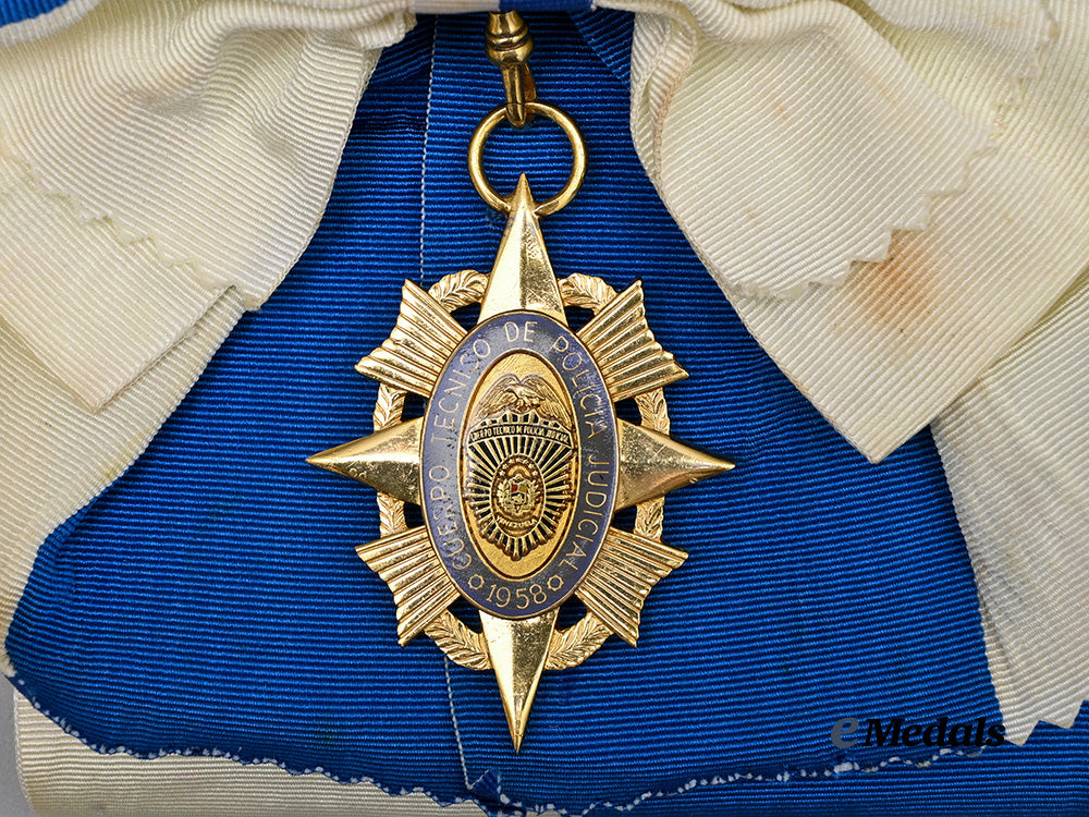 venezuela._an_order_of_merit,_technical_corps_of_police,_i_class_in_case_e_medals__m0625-236_6