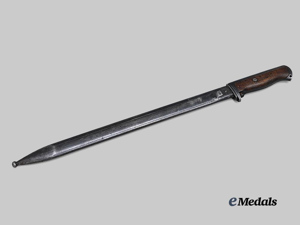 international._a_set_of_three_first_war_bayonets_e_medals__m0631-51_12
