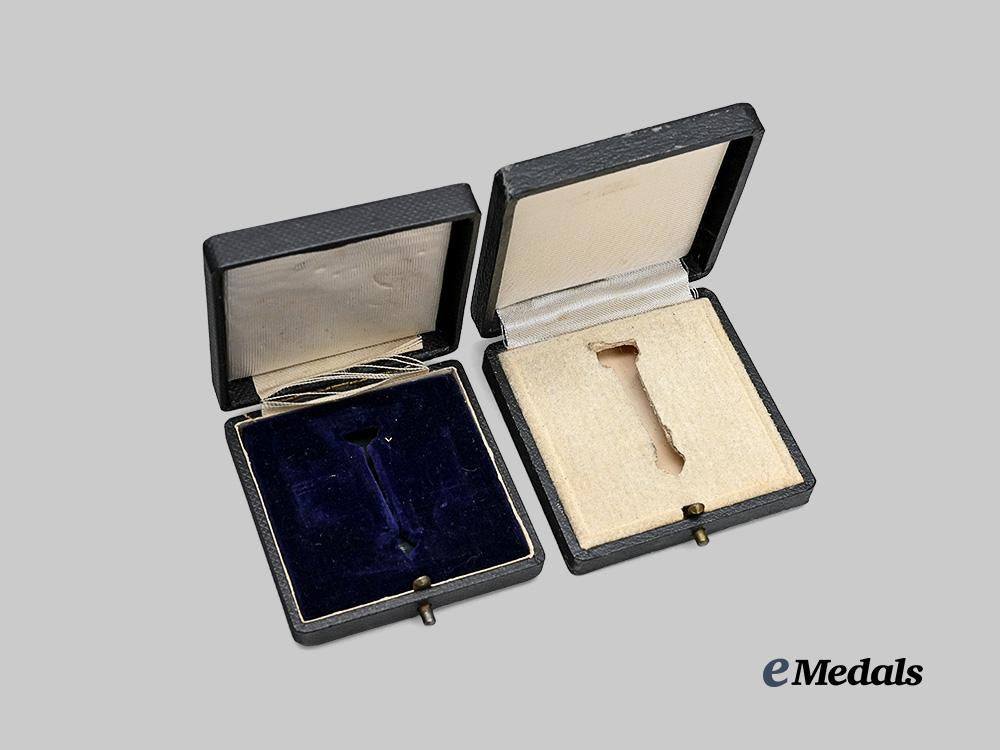 germany,_wehrmacht._a_pair_of_iron_cross_i_class_presentation_cases,1914_and1939_versions_e_medals__m0661-87_4