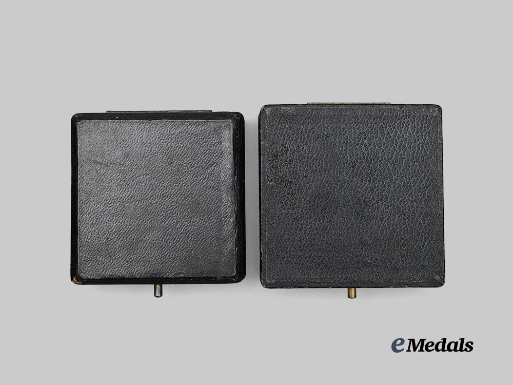 germany,_wehrmacht._a_pair_of_iron_cross_i_class_presentation_cases,1914_and1939_versions_e_medals__m0661-87_5