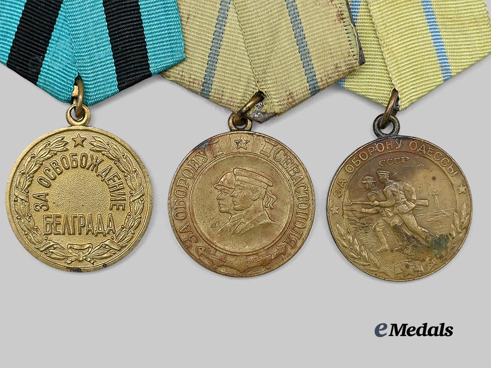 russia,_soviet_union._a_lot_of_three_liberation/_defence_medals_e_medals__m0661-89_4