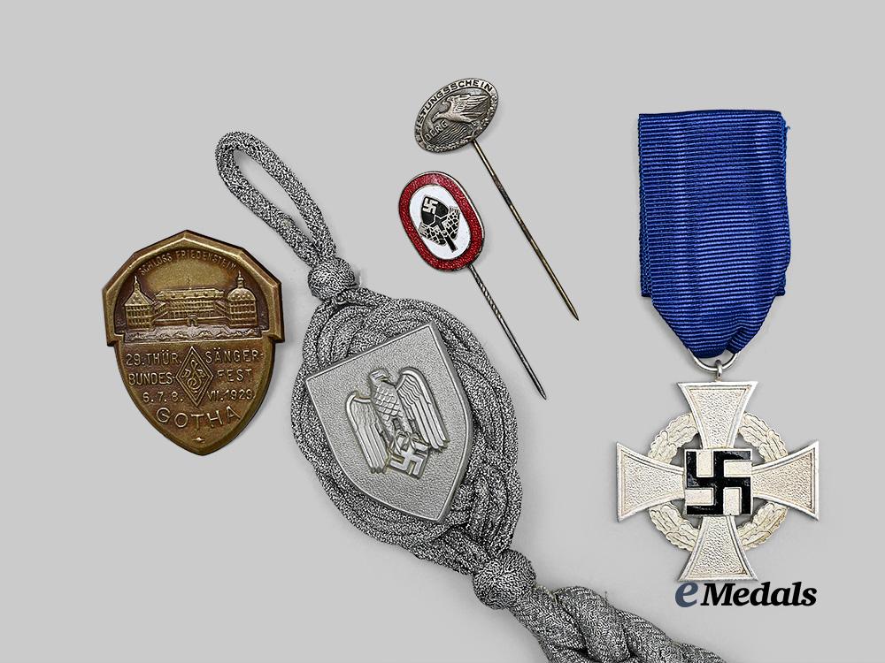 germany,_third_reich._a_mixed_lot_of_awards_and_badges_e_medals__m0672-12_4