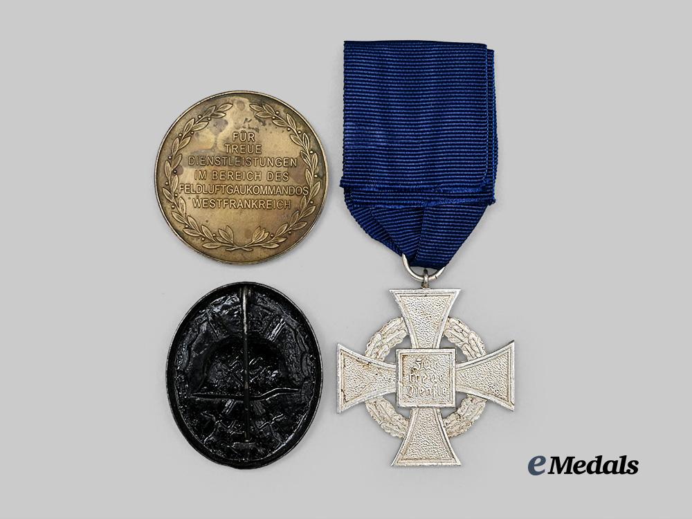 germany,_third_reich._a_mixed_lot_of_awards_for_military_and_civil_service_e_medals__m0672-14_4