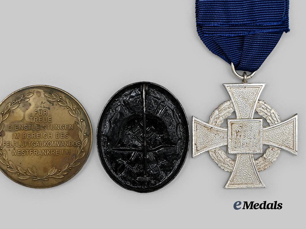 germany,_third_reich._a_mixed_lot_of_awards_for_military_and_civil_service_e_medals__m0672-14_5