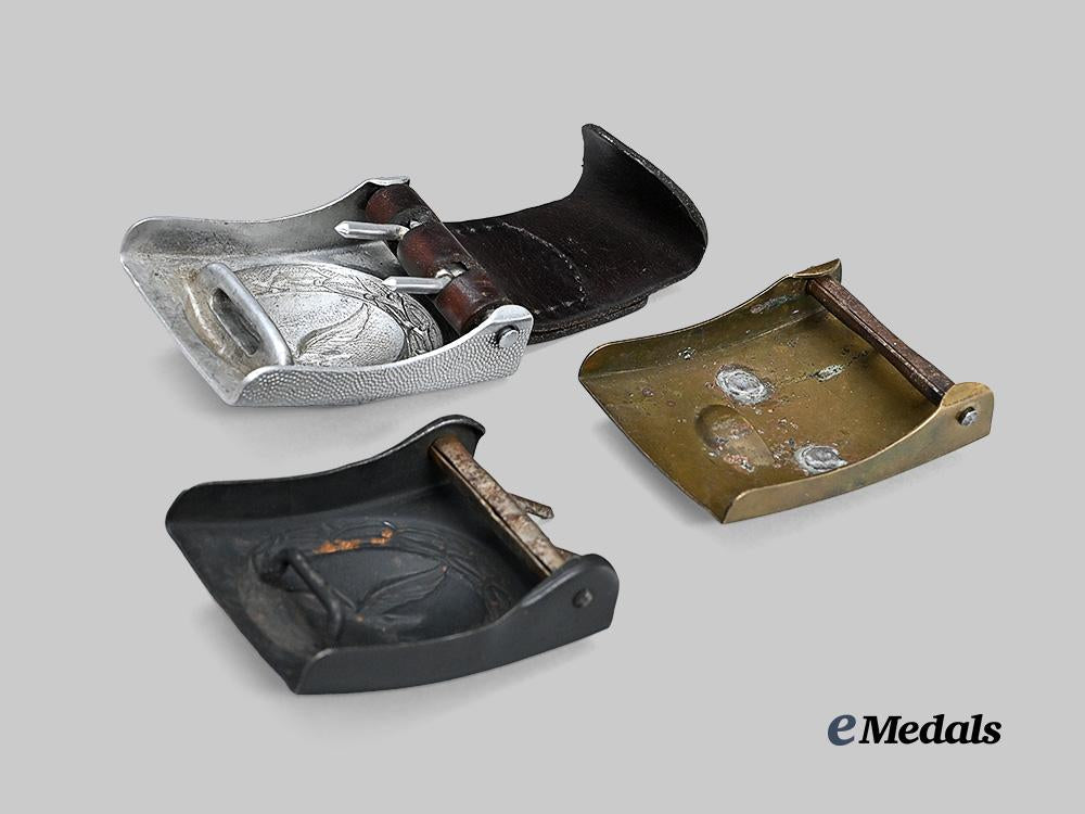 germany,_third_reich._a_lot_of_belt_buckles_for_luftwaffe_and_labour_personnel_e_medals__m0672-19_4