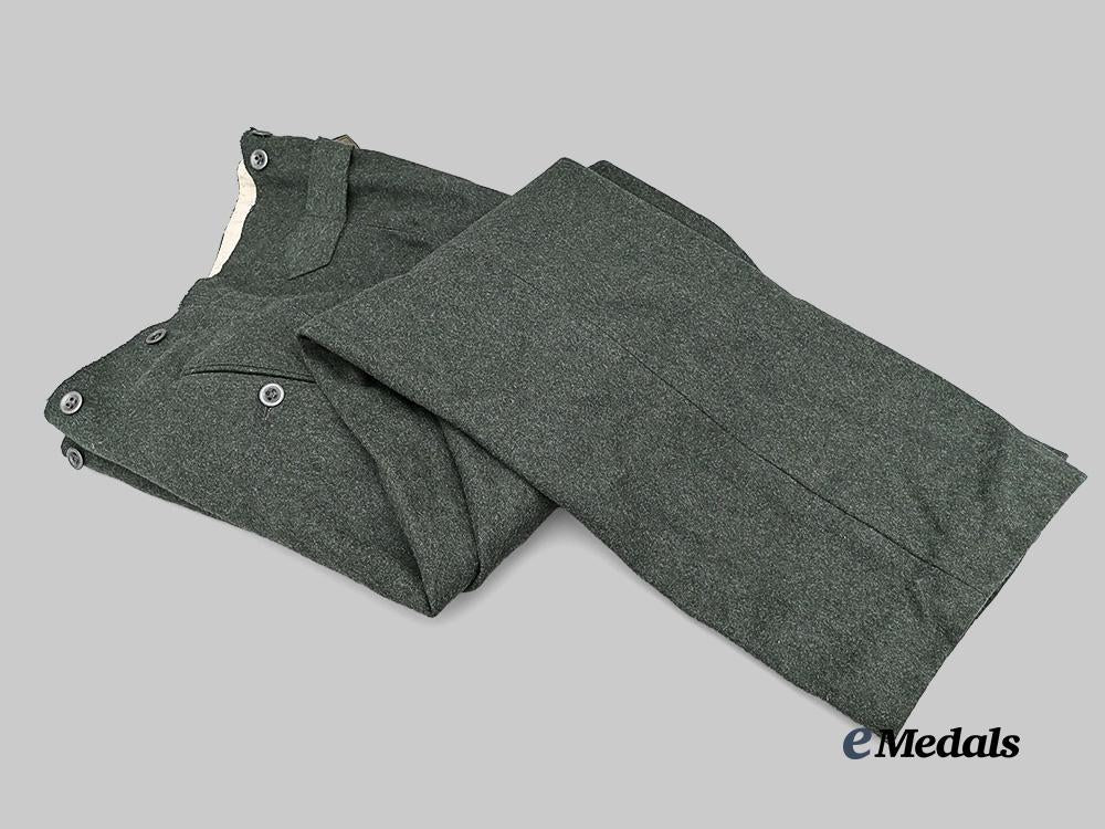 germany,_heer._a_mint_pair_of_m40_trousers_e_medals__m0676-253_2