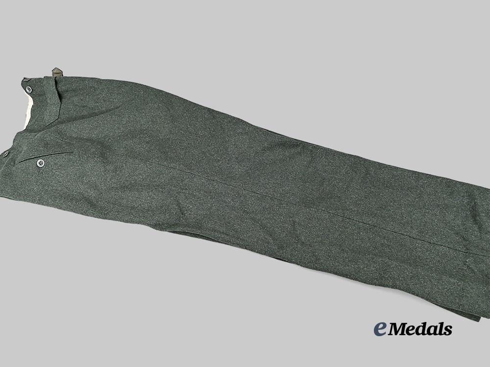 germany,_heer._a_mint_pair_of_m40_trousers_e_medals__m0676-253_3