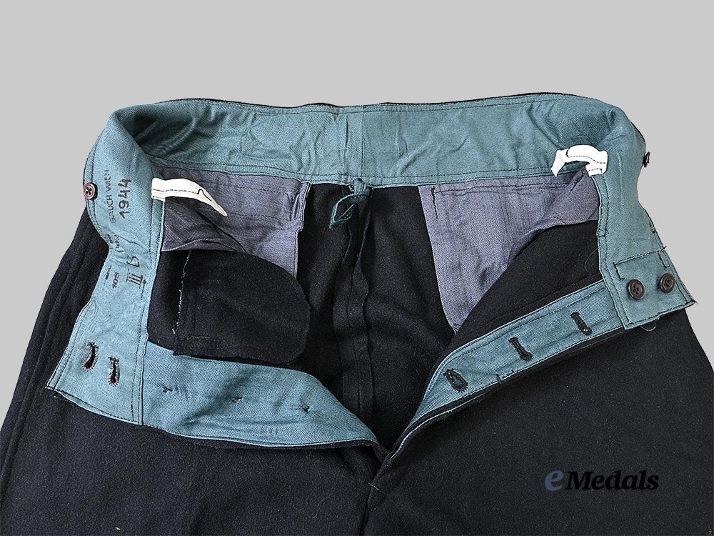 germany,_heer._a_pair_of_trousers_for_panzer_troops,_late-_war_issue,_by_bauch_of_vienna_e_medals__m0676-254_6
