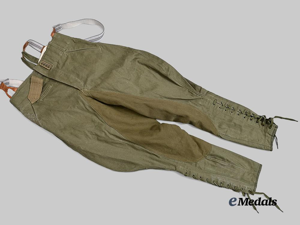 germany,_heer._a_pair_of_tropical_breeches,_with_suspenders,_by_m._neumann_of_vienna_e_medals__m0676-257_3