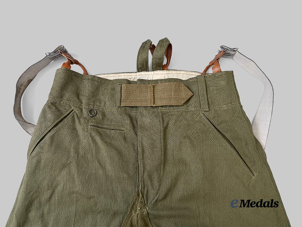 germany,_heer._a_pair_of_tropical_breeches,_with_suspenders,_by_m._neumann_of_vienna_e_medals__m0676-257_4