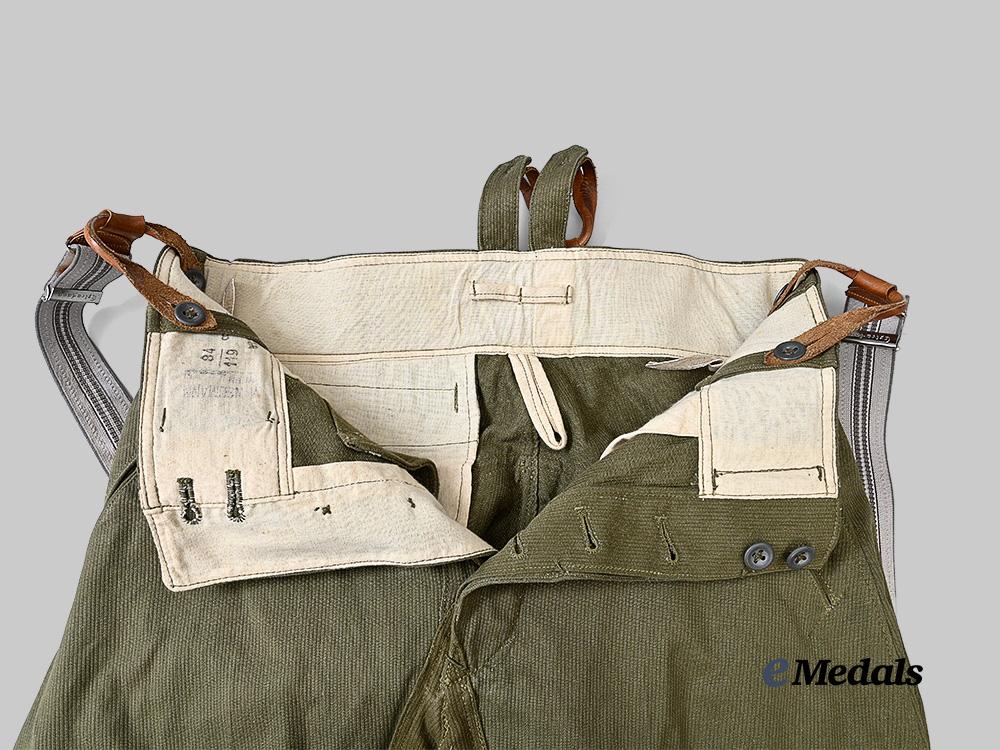 germany,_heer._a_pair_of_tropical_breeches,_with_suspenders,_by_m._neumann_of_vienna_e_medals__m0676-257_6