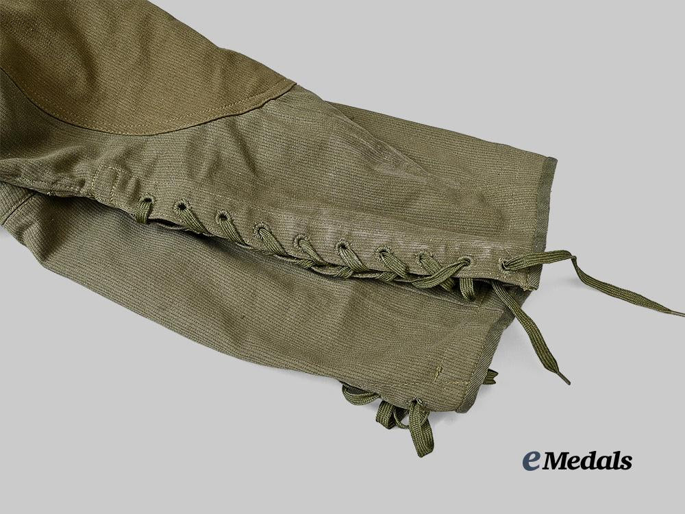 germany,_heer._a_pair_of_tropical_breeches,_with_suspenders,_by_m._neumann_of_vienna_e_medals__m0676-257_9