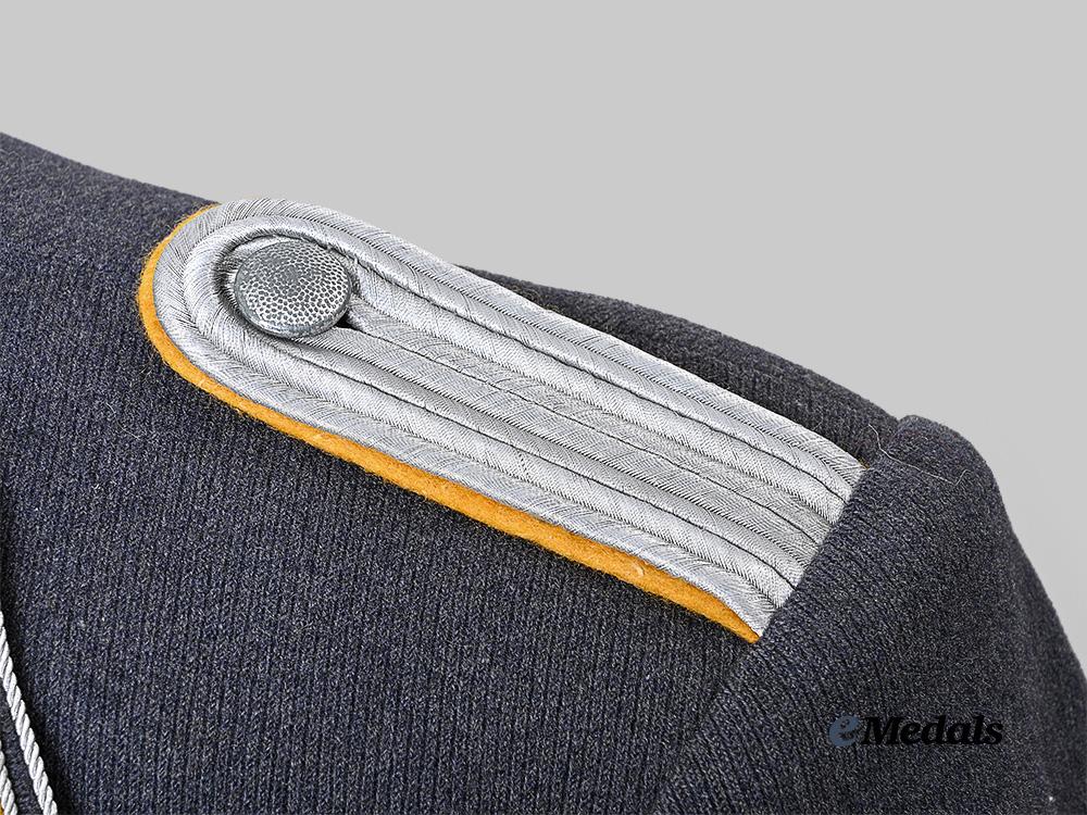 germany,_luftwaffe._a_service_tunic_for_a_leutnant_of_kampfgeschwader4_e_medals__m0676-269_10