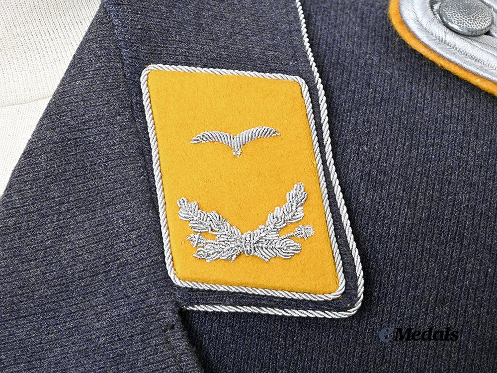 germany,_luftwaffe._a_service_tunic_for_a_leutnant_of_kampfgeschwader4_e_medals__m0676-269_11