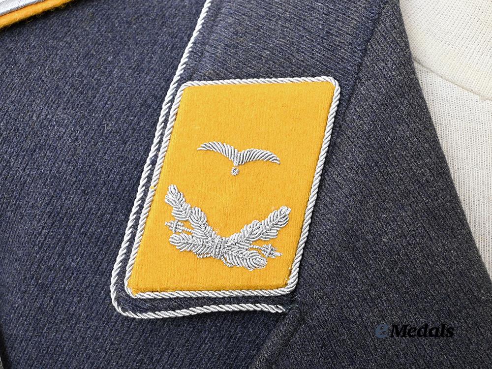 germany,_luftwaffe._a_service_tunic_for_a_leutnant_of_kampfgeschwader4_e_medals__m0676-269_12