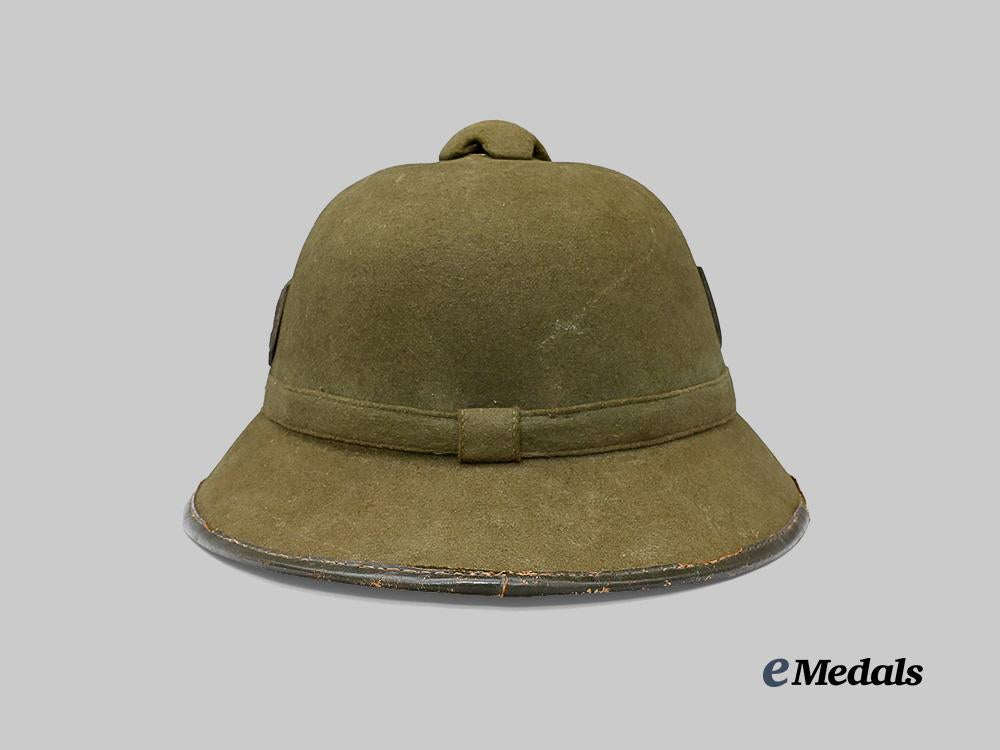 germany,_heer._a_tropical_pith_helmet,_second_pattern_e_medals__m0676-290_5