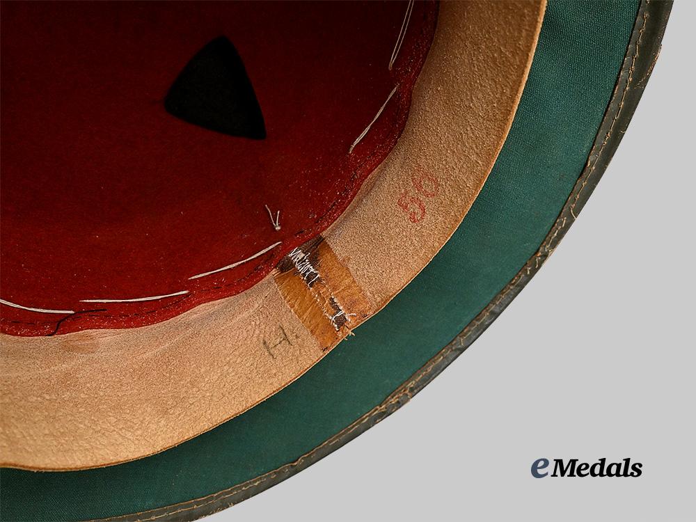 germany,_heer._a_tropical_pith_helmet,_second_pattern_e_medals__m0676-290_8